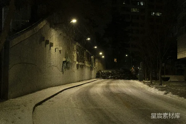 高清摄影 夜晚的街道覆盖着积雪