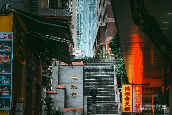 高清摄影 一条通向建筑物的楼梯。
