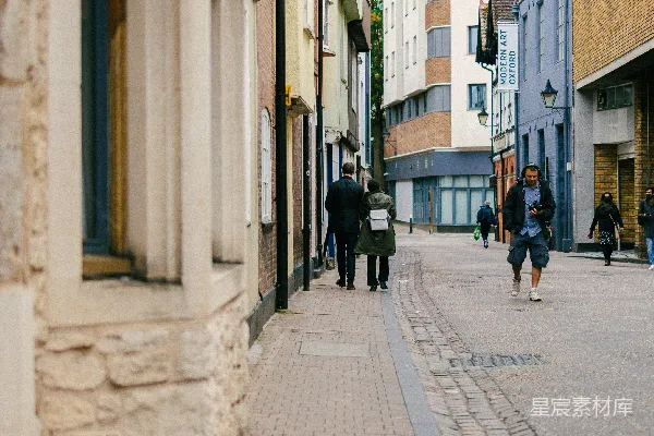 高清摄影 白日里在街上行走的人们