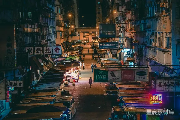 高清摄影 跳蚤市场被建筑物包围着