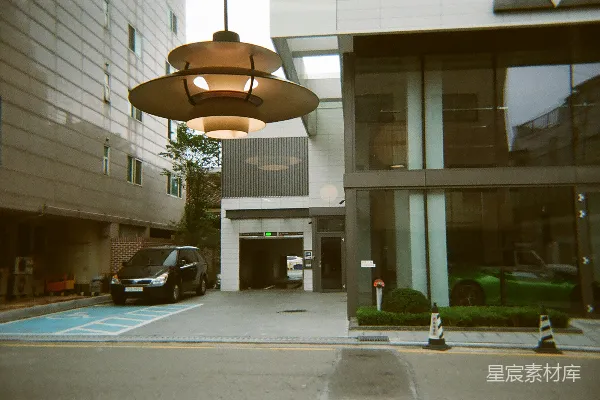 白灰混凝土建筑