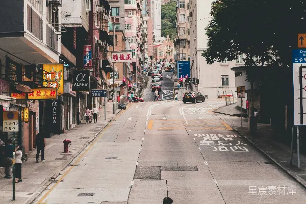 高清摄影 一个即将过马路的男人