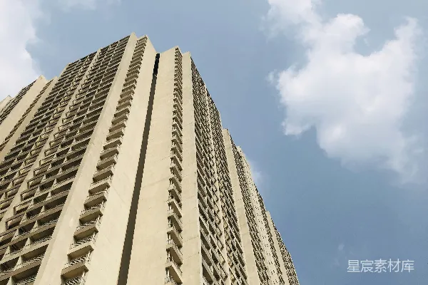浅褐色建筑的低角度照片