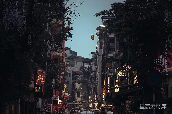 高清摄影 几个正在街上走着的人