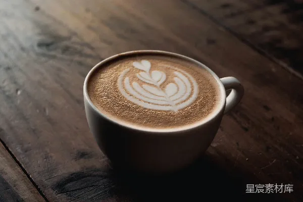 棕色陶瓷心形马克杯