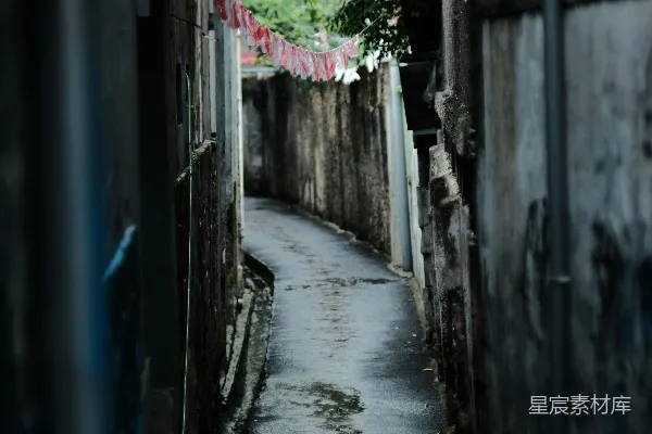 高清摄影 一幢建筑物之间的狭窄巷道