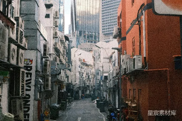 高清摄影 一条狭窄的城市街道，背景中有建筑物。
