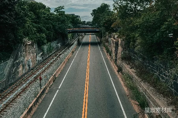 高清摄影 空旷的林间小道