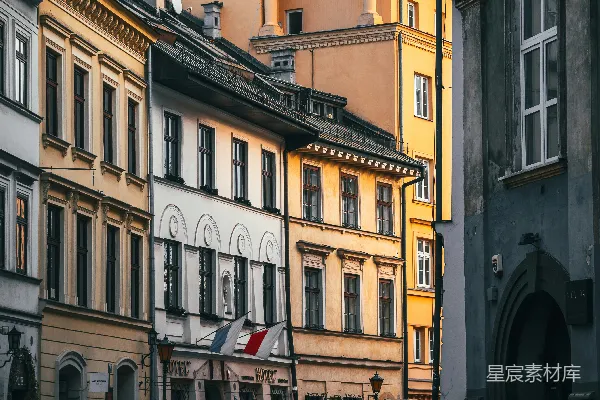 高清摄影 一排城市街道上的建筑物