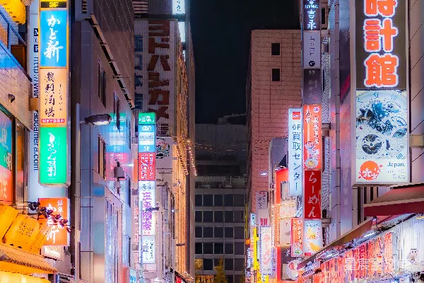 高清摄影 夜晚东京繁忙的街道。