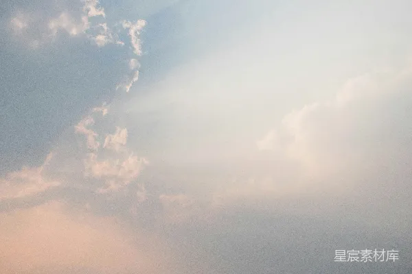 白天晴朗的天空