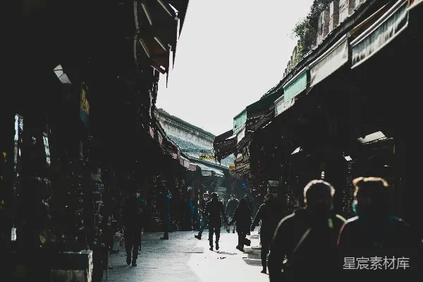 高清摄影 白天街上散步的人
