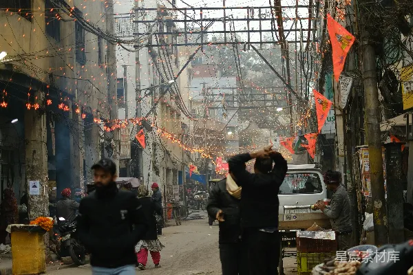 高清摄影 几个人在街上行走