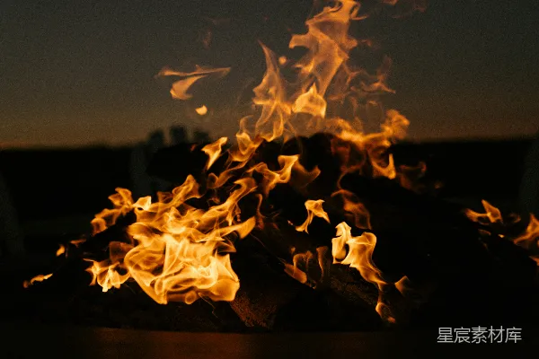 夜间生火盆