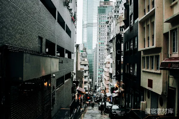 高清摄影 一条两旁有建筑物的街道