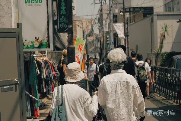 高清摄影 白天走在街上的人们