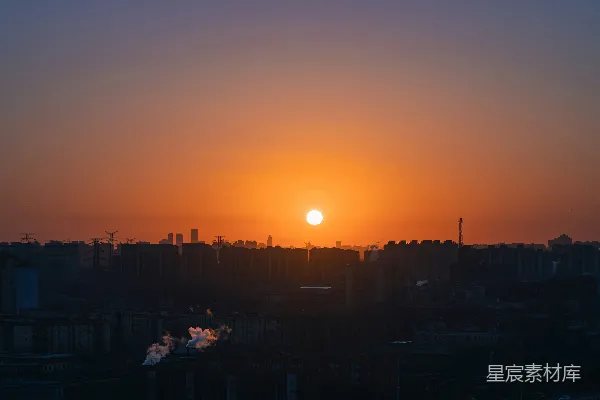 夕阳西下，城廓耸立 skyline