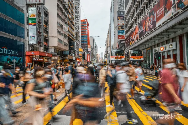 高清摄影 一大群人过马路