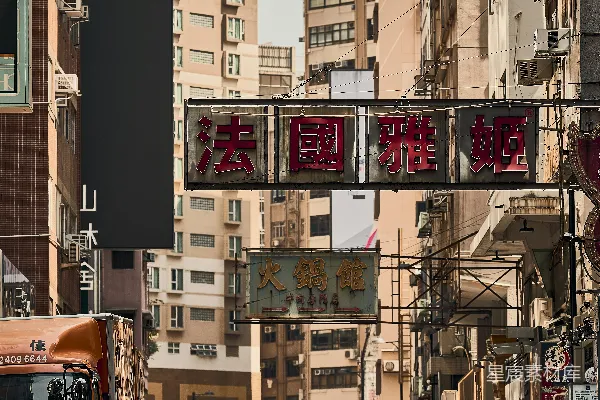 高清摄影 一条塞满车辆的城市街道