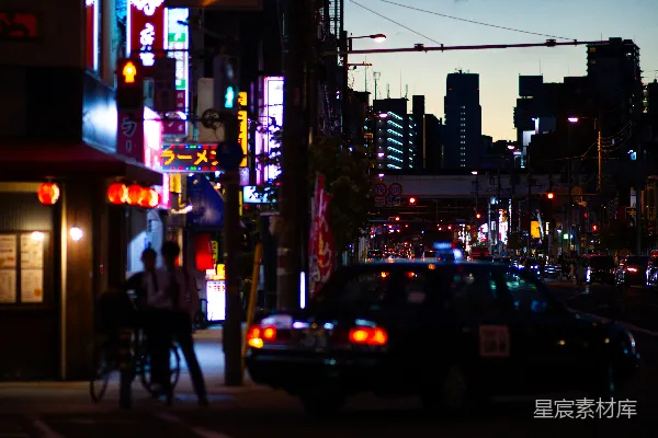 高清摄影 夜晚的城市街道和交通灯