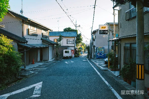 高清摄影 一条安静的住宅区街道。