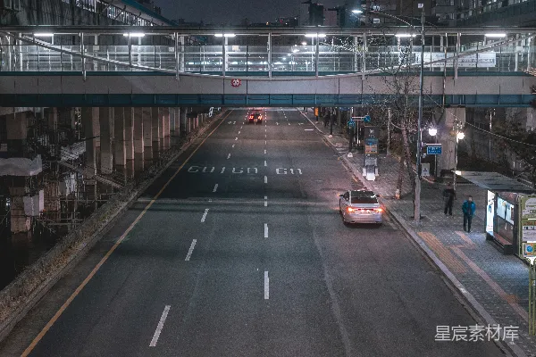 高清摄影 高速公路上超速行驶的车辆