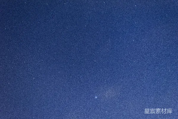 高清摄影 夜晚晴空万里，星星闪烁