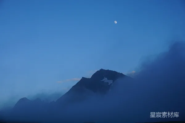 高清摄影 青山和云雾