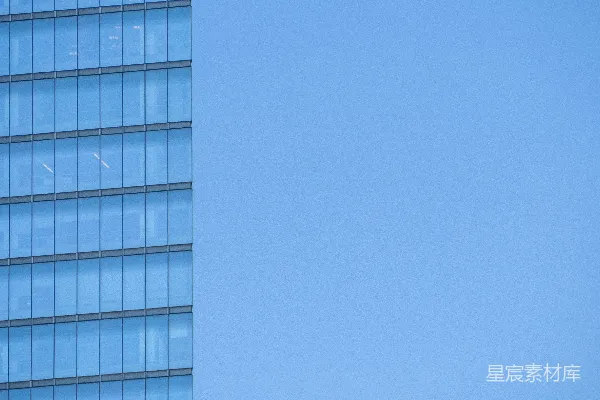 高清摄影 一座有许多窗户的高大建筑物