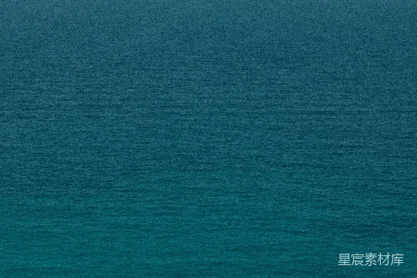 湖中一艘小船