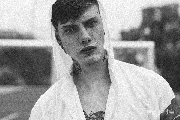 系着领带的男人