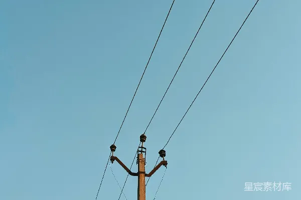 高清摄影 一根有电线的杆子