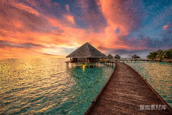 一条通往海边小屋的码头