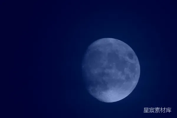 高清摄影 暗夜中的明月