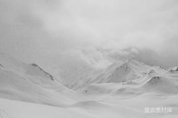 高清摄影 黑白照片中的雪山