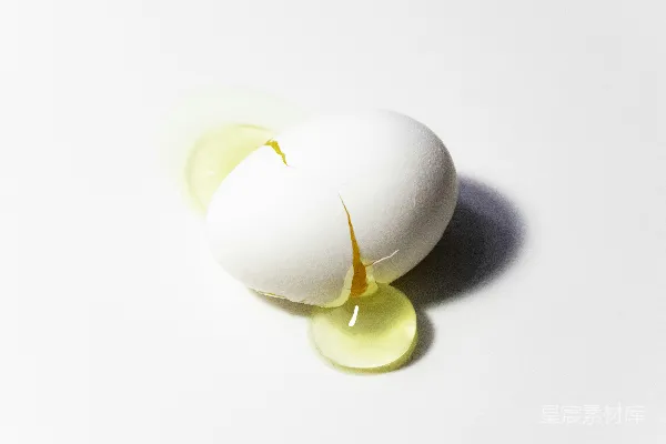 高清摄影 白蛋在白表面上