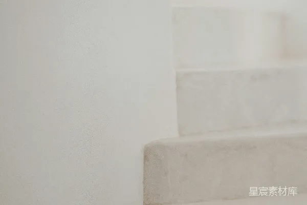 高清摄影 一张白色楼梯的特写照片