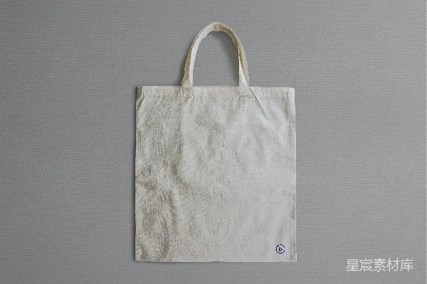 高清摄影 白色可重复使用的袋子放在灰色的表面上