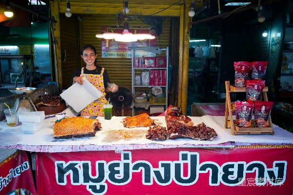 街边小贩卖食物的妇女