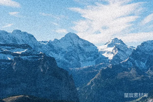 蓝天下的雪峰