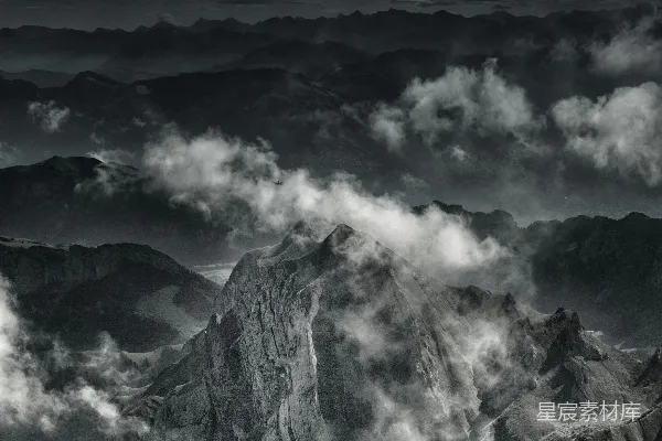 高清摄影 黑白照片中的山脉