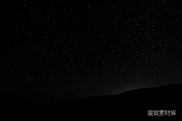 高清摄影 在星空下山脉的剪影