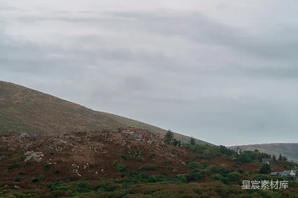 山顶有一座房子的山