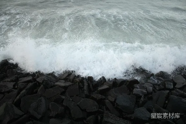 高清摄影 海浪拍打岩石