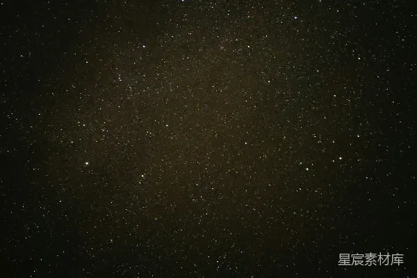 满天星斗伴着黑色背景的夜空