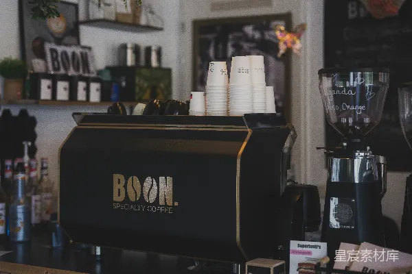 一家特色咖啡店的 Espresso 机。