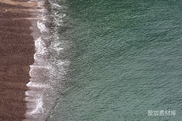 棕色海岸的 aerial 照片