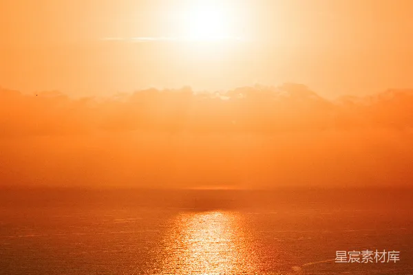 高清摄影 夕阳映照在水面上