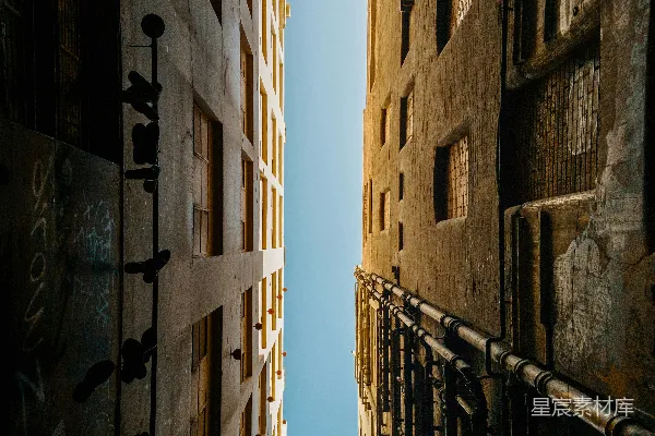 紧挨着的几栋建筑