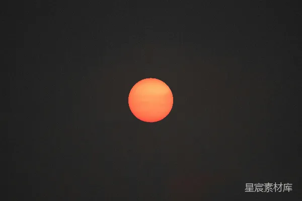 高清摄影 黑底上的一团橙色圆光。